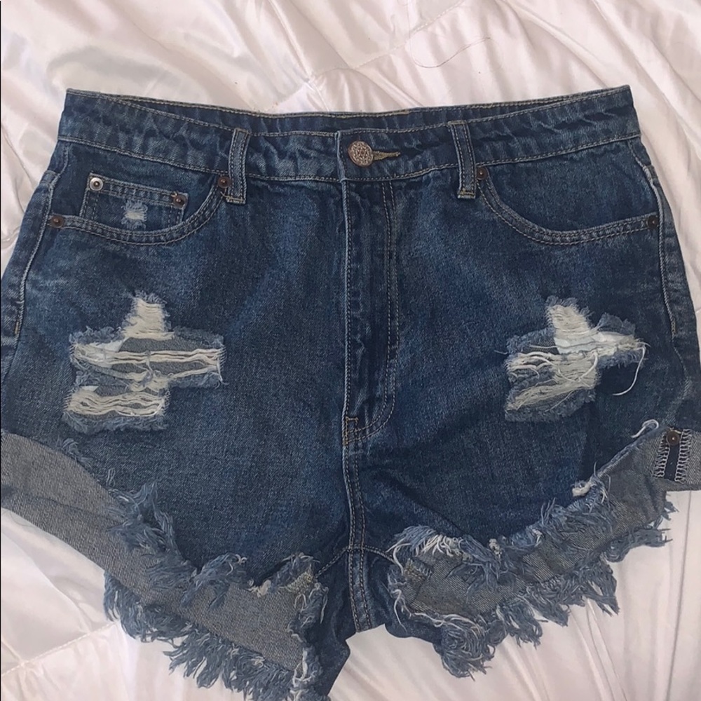 HIGH-WAISTED DENIM SHORTS